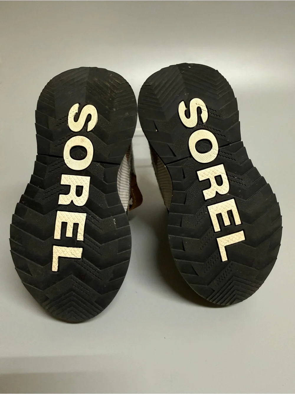 Sorel Out N About Unisex Boots Little Kid Size 10 Classic Waterproof Gray/Brown